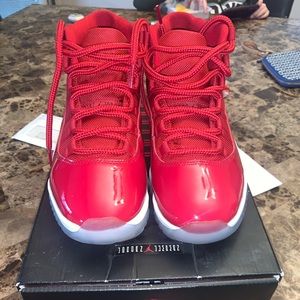 Jordan retro 11 gym red